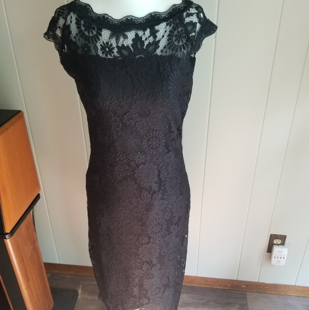 Lace Dress - Picture 3 of 5